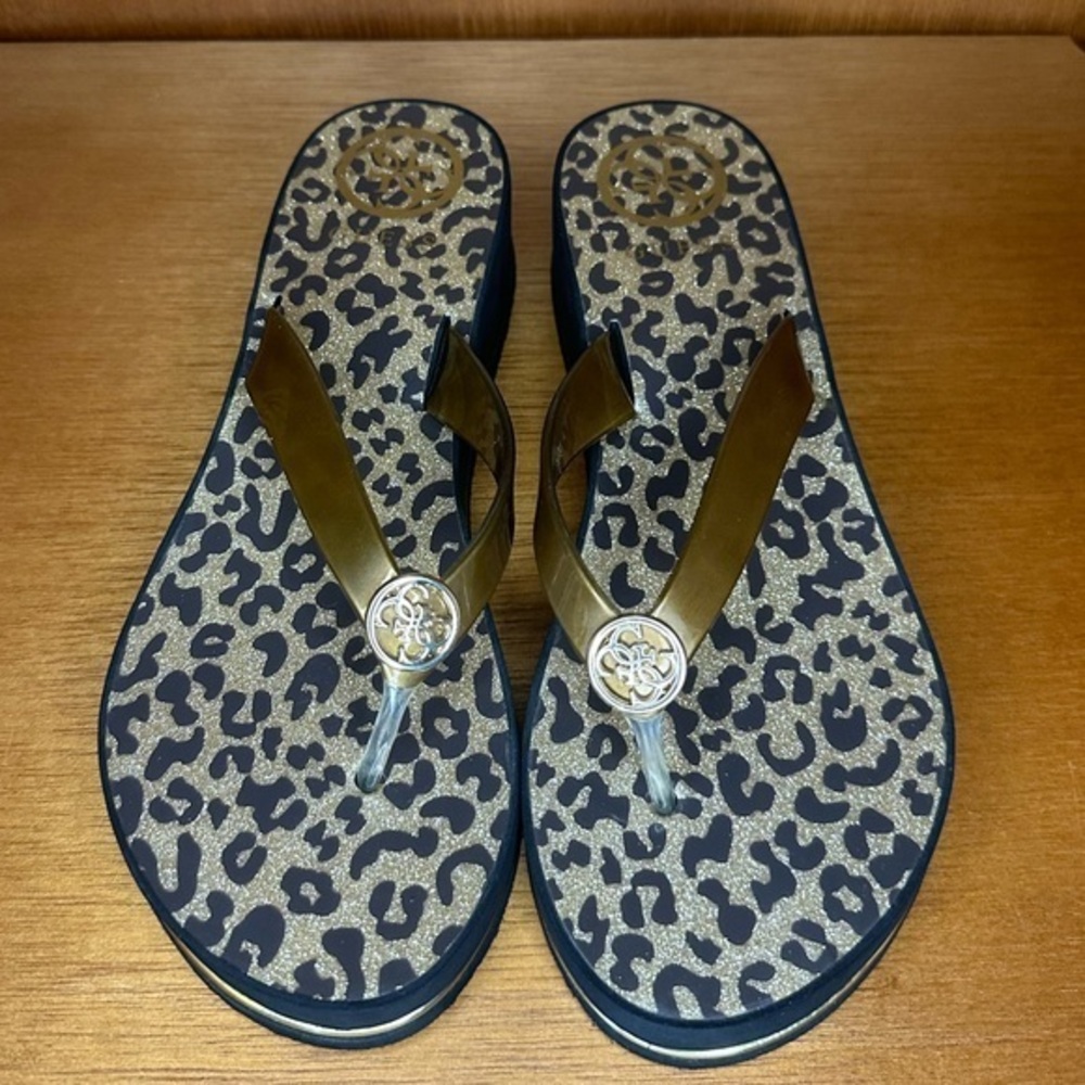 Guess Womens Leopard Print Wedge Flip Flop Sandals Gold Logo Platform Thong